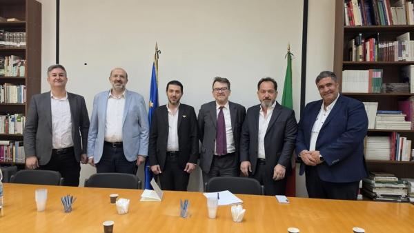 تعزيز التعاون الزراعي السوري الإيطالي: مباحثات لتطوير المشاتل وإنشاء مختبر لتحليل المبيدات بدمشق